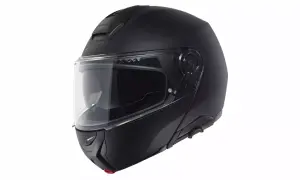 Svart Schuberth-integralhjälm med visir, ECE 22-05-godkänd för maximal säkerhet på vägen.