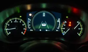Bilens instrumentpanel visar 0 mph. En epc lampa lyser, vilket indikerar ett problem.