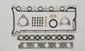 Packning för Volvo D3 motor. Innehåller flera tätningar och packningar för en komplett motorrenovering.