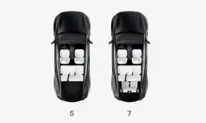 Två svarta bilar sedda ovanifrån. Vänster visar en 5-sitsig konfiguration, höger visar en tesla 7 sits.