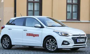 Vit Hyundai i20 med texten "ViBilägare" på sidan. En potentiell hyundai i20 problem-diskussion kan ha lett till denna bild.