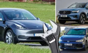 En Tesla, Volvo och VW. En skiftnyckel framför Teslan antyder diskussion om tesla service pris.