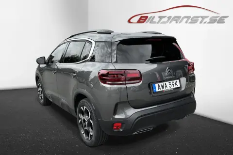Grå Citroën C5 Aircross, bakifrån. En bil som kan ha ett Citroën C5 problem, men ser fin ut.