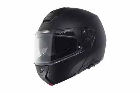 Svart Schuberth-integralhjälm med visir, ECE 22-05-godkänd för maximal säkerhet på vägen.