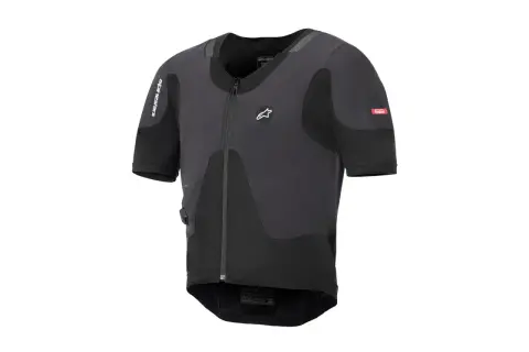 Svart skyddströja med Alpinestars logga och "TECH AIR 5" text. Perfekt för motorcyklister som vill ha extra skydd.