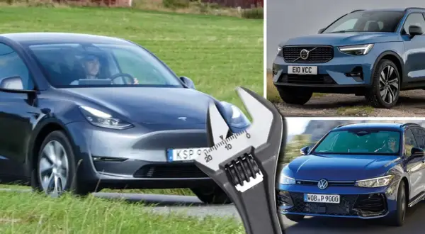 En Tesla, Volvo och VW. En skiftnyckel framför Teslan antyder diskussion om tesla service pris.