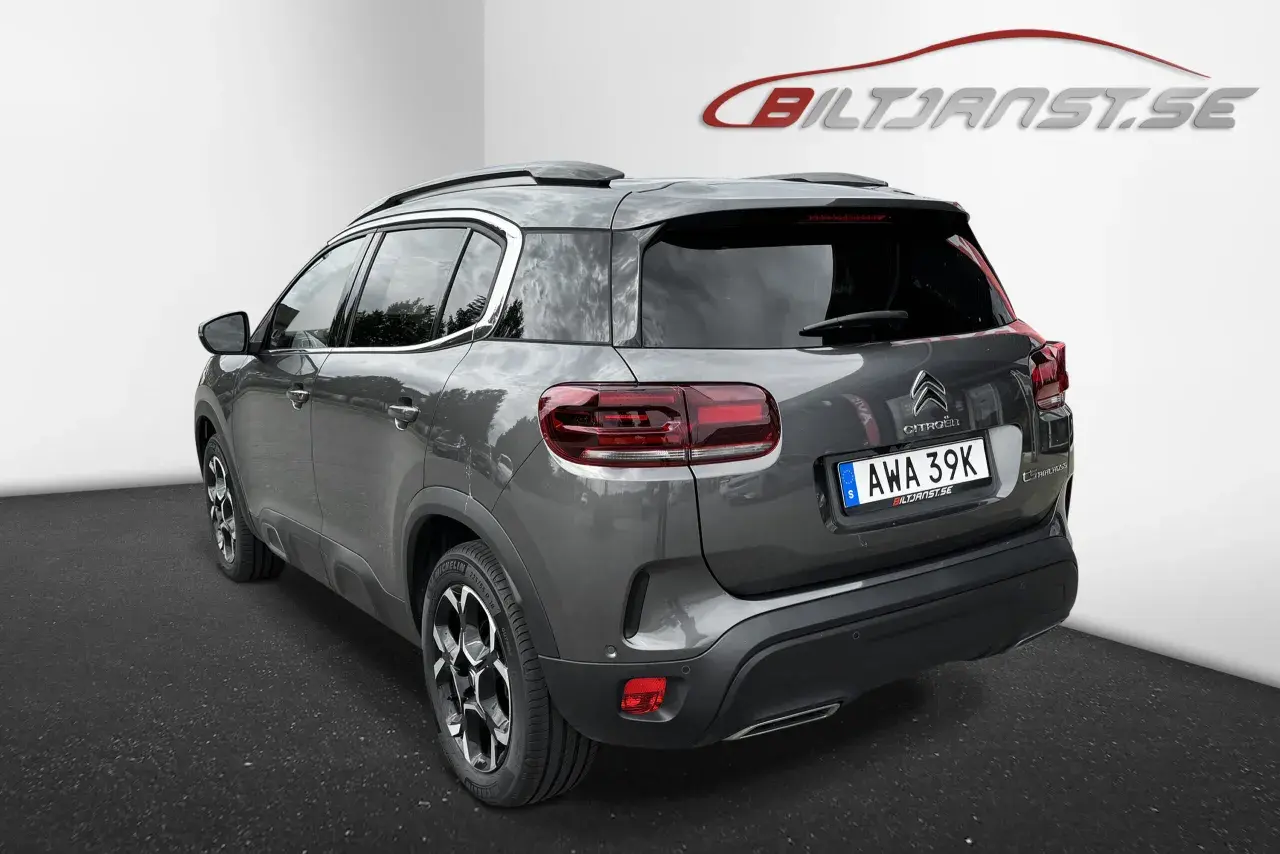 Grå Citroën C5 Aircross, bakifrån. En bil som kan ha ett Citroën C5 problem, men ser fin ut.
