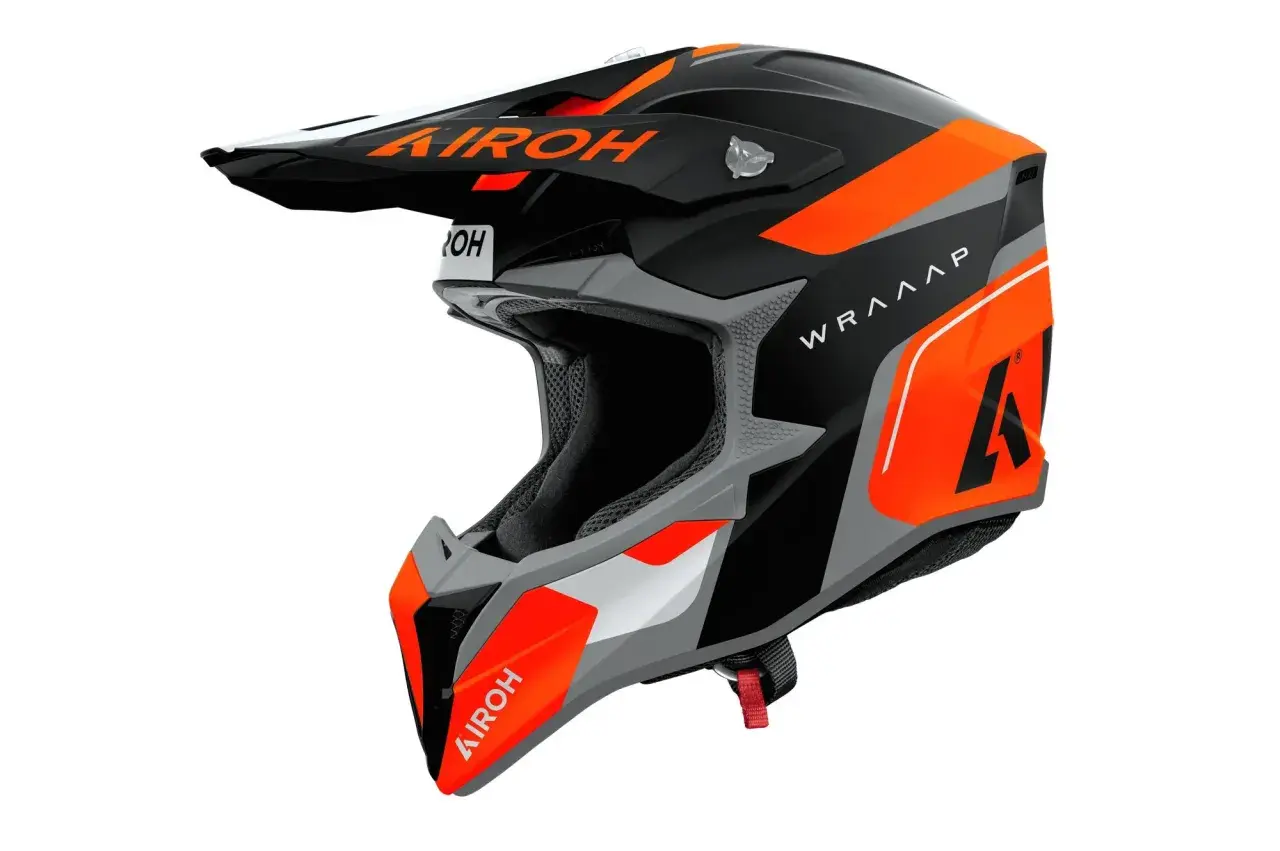 Svart och orange Arai hjälm med texten "WRAAAP" och Arai-logotyp. Perfekt för motocross.