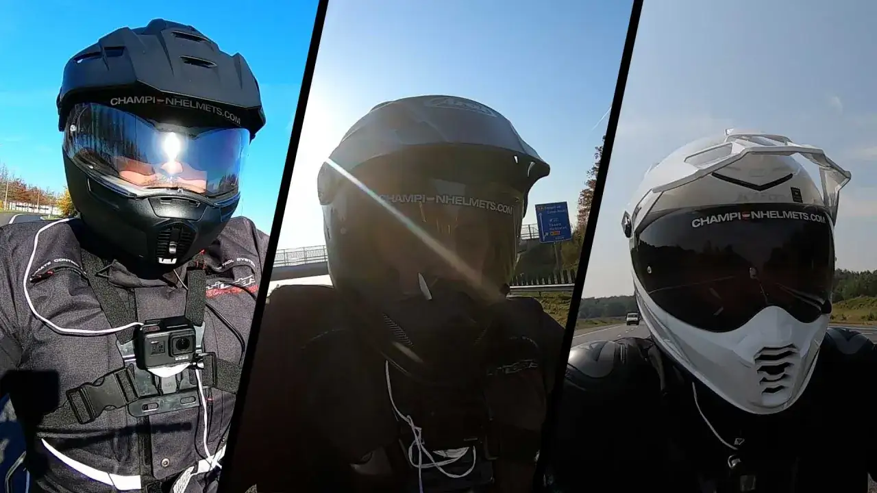 Motorcyklister testar olika hjälmar under en äventyrlig resa. Svart, mörk och vit hjälm syns.