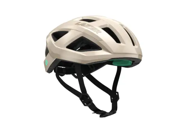 En ljusbeige cykelhjälm från Lazer med gröna detaljer. Denna kyt hjälm är redo för äventyr.